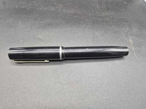 Vecchia penna stilografica - b),